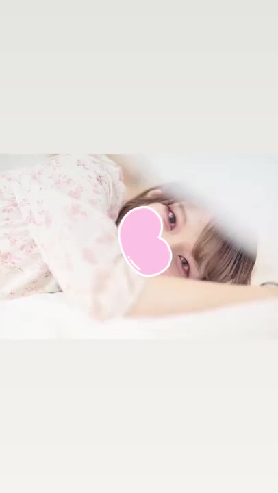 お久しぶりです🥹
前にいたお店が閉店してしまったため、新宿11チャンネルという箱ヘルに移籍してます🙇🏻‍♀️🙇🏻‍♀️
海外の方はNGのため会いに来ようとしてくれてたお兄さんすみません😭😭
デリの時と違って深夜帯は営業がないのでお時間合わなくなってしまうお兄さんもいるかもしれませんが、コースが30分〜あるので少しでも会いに来てもらえたらうれしいです😿💗