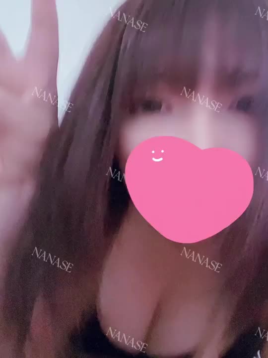 さっきの雷にビビってお布団潜ってた😭