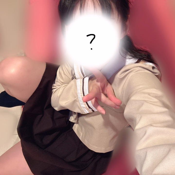 明けましておめでとうございます‼️

2026年のゆづるちゃんもよろしくお願いします🙇‍♀️

11月に逢いに来てくれたお兄さんには伝えてたのですが

なんと

黒髪少女を卒業しております

上半分黒髪下半分ピンク

12月中と言ってたんですが大嘘つきなのでまだ染まっております
思ったより怒られがなく染めたまま🎶

染めるのも高かったし長く持つほどいいよね🎶

写真は撮る機会がなかったのでありませんあーあせっかく綺麗なのに、、

ということでにゅ〜ゆづるちゃんもよろしくお願いします‼️

2026年初出勤は12日（月）です‼️