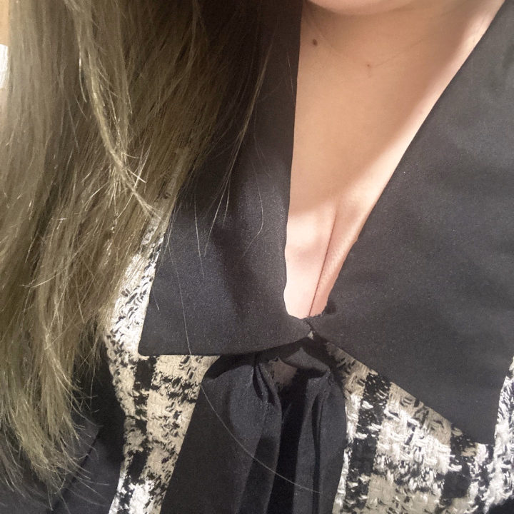出勤しました♡
急にも関わらずももに会いにきてくれたおにぃさま🍑もう少しでお時間ですね💕︎久しぶりだからドキドキする、、😚

まだ枠あいているのでお時間合うおにぃさまももに会いに来てね🍑