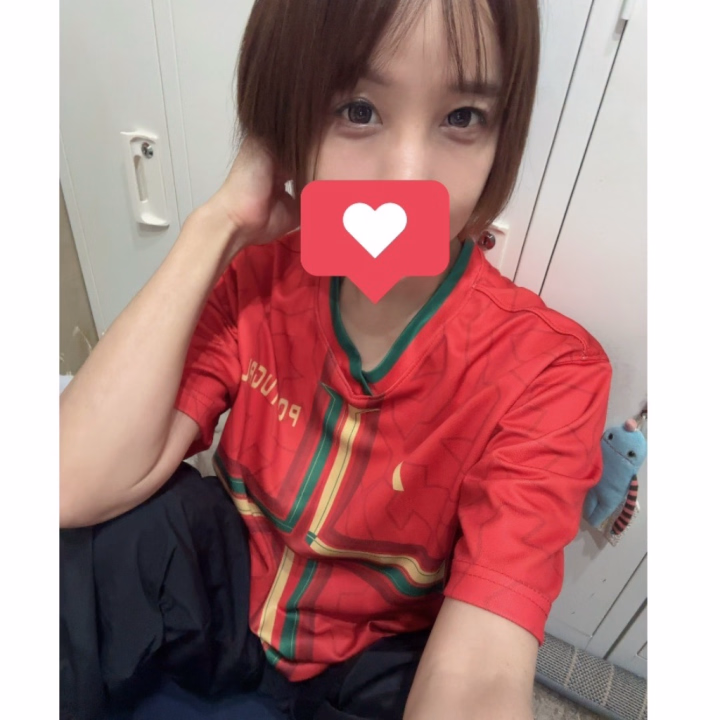 ⚽️イベントの今日は！
ポルトガル🇵🇹着てました😆

勝手に優勝予想をお聞きしてますが、
圧倒的に🇫🇷が多いです！

どうなるのかなぁ。明日🇯🇵楽しみ😌


というわけで！　遅くなりました。
予定のお知らせです！
25(木)10時から19時
26(金)休み
27(土)10時から19時☆
28(日)10時から19時☆

29(月)10時から17時
30(火)休み
1(水)休み
2(木)10時から18時☆
3(金)10時から17時☆
4(土)10時から18時☆
5(日)京橋🚃9時から17時☆

6(月)休み
となります。

6の週が休みが多くなるのと、
月曜出勤が月一になるので
ぜひ29日は月曜のお兄さんに来てほしいにゃ🐈

よろしくお願いします💗