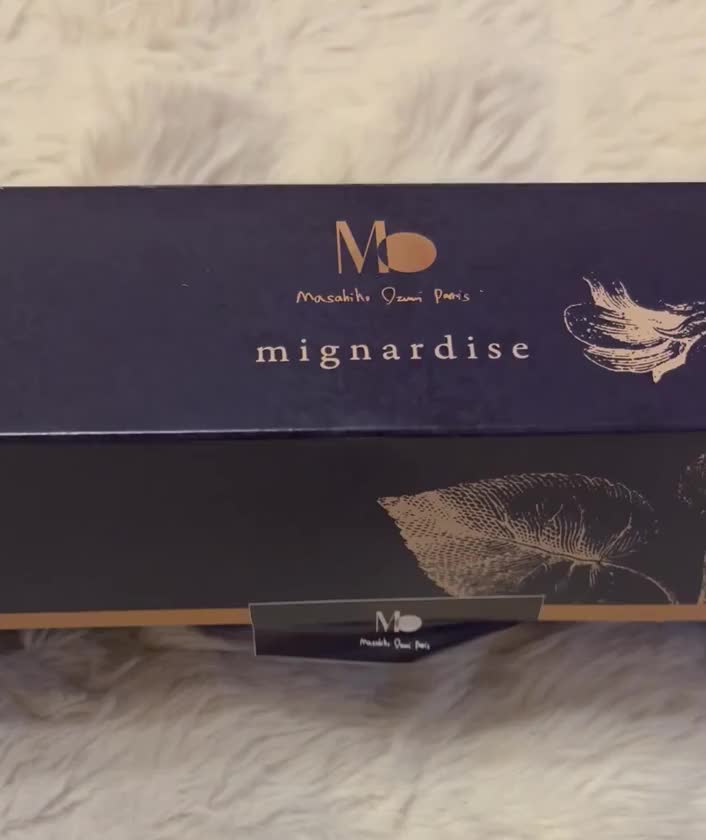 F原さんへ

Masahiko Ozumi Paris🧁🍰💝

最高ーー😆

一度並んで購入したこともあるのです😍

Masahiko Ozumi Parisのプティガトー5点セット😍
こちらはすでに完売されてたのだーーー！

帰って開けたらひとみの歩き方が雑で
両端のニットの👜型のが傾いちゃってた😭

なんと！美味しすぎて、
一気に５つともペロリしちゃいましたー！

そんなに甘くなくて、
それぞれのお味が少しずつ楽しめて眼福だし最高でした😋

えっ
食べちゃう
食べてしまうーー

止まらないーーー
って声出して悶絶しながらいただきました😭

ありがとうございました💝