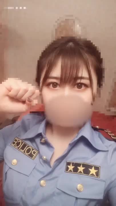 ハロウィンイベはポリスコスでした〜！👮🏻‍♀️突き上げた拳は｢なんとなく強そうだから｣です！