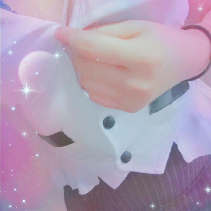 OL風コスプレ

届きました〜♡

写真では見えないけど網タイツ履いてますよ〜ｴﾍﾍ( *´艸`)