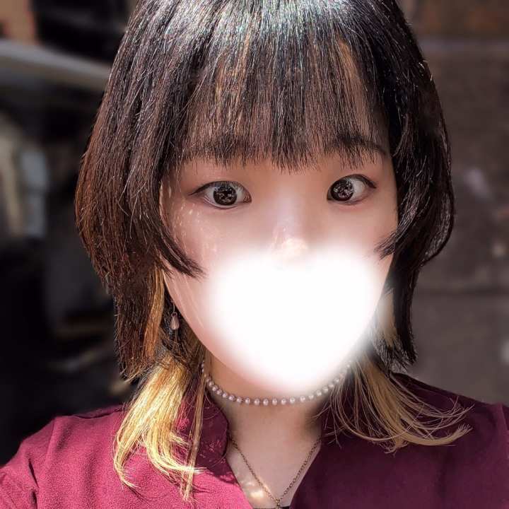 前髪だけ切った～💈✂️
髪伸びたにーん

本日も24時まで出勤中です笑