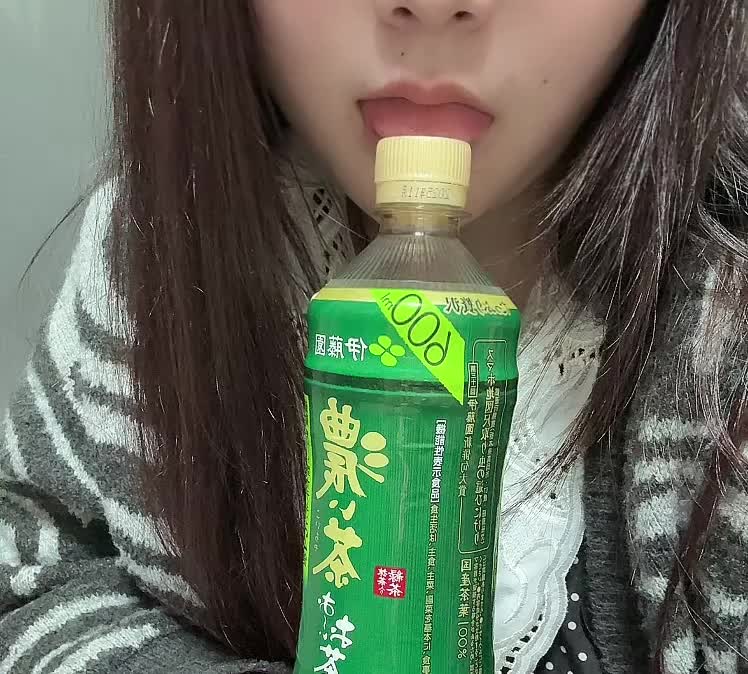 私…舐めるのちょっと得意なの💗

ぺろぺろ、じゅるる…👅

試してみる？🥰