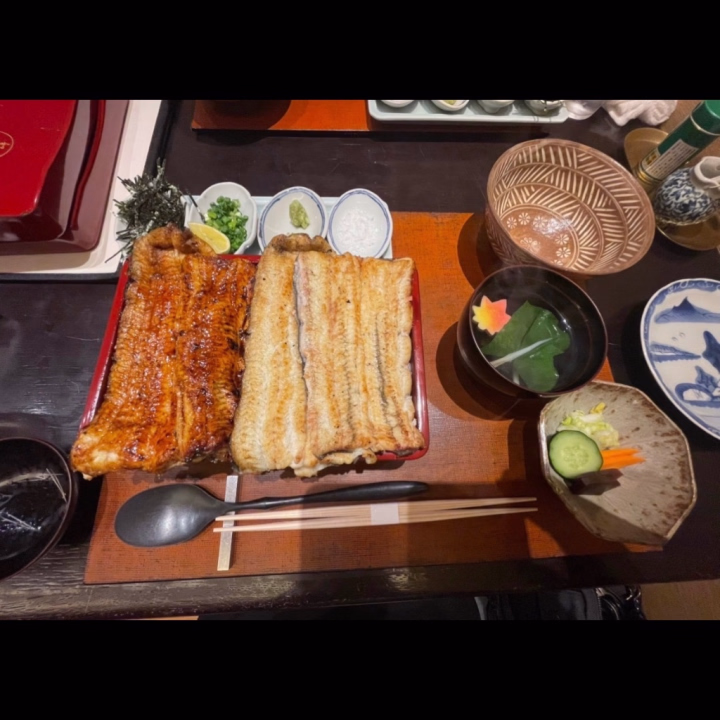 ヒメフォト最後は私が1番好きな食べ物の鰻重♪( ´θ｀)
東京で食べた蒲焼きと白焼がふたからはみ出るうなぎ〜大閻魔って名前ついてるだけあってお腹いっぱい美味すぎでした！！