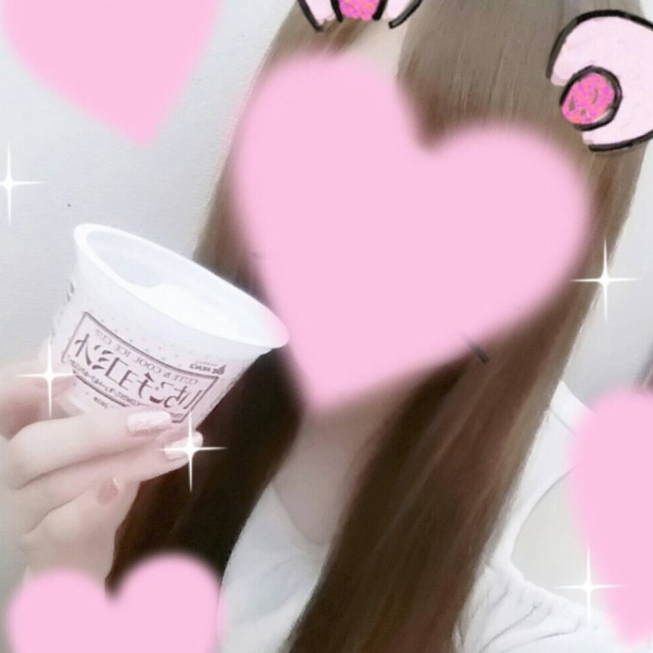 久しぶりの更新です🙏
髪型ストレートか巻いてるのどっちがいいかな？♥
