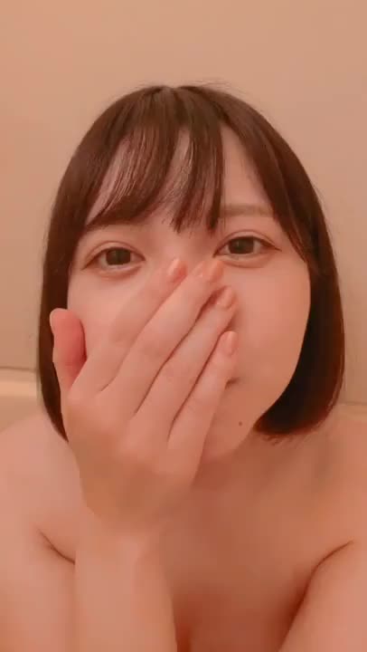 お風呂なう  汗だく！  寒いし、汗かきたいから帰り遅くなってもこの季節はなるべく湯船に浸かりたいなぁ。  本日の出勤、12:00〜22:00になりました！ いつもよりちょっと長いよ😌  新しい下着おろそーっと！✨