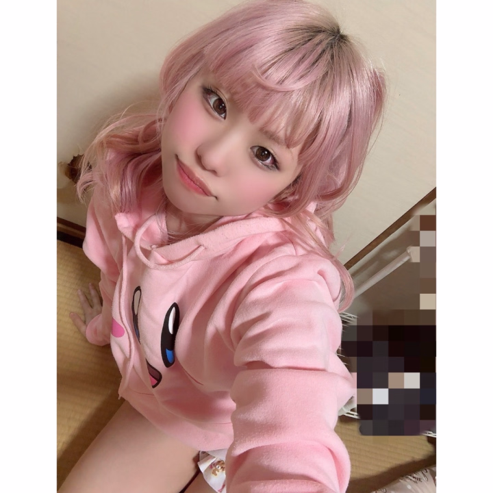 昨日ねーねに眉毛ブリーチしてもらって
巻いてもらったよ〜🩷