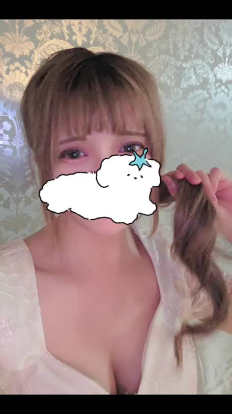 いっつも自分で髪の毛巻き巻き
してるのー✨

もう少し太めの新しいコテ買って
巻きも色々挑戦したいし､
常に可愛くいたいです🥰🥰

ハーフアップ好きなんだけどね💦
衣装によって髪型たまに変えたりしてるよん✨🙄🙄