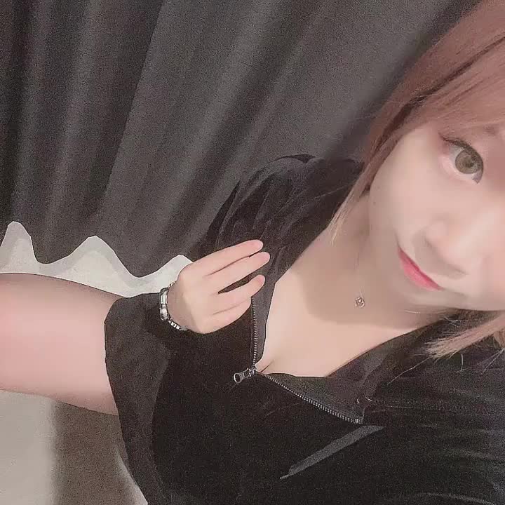 チャックおろしちゃう(*ﾉ∀ﾉ)？