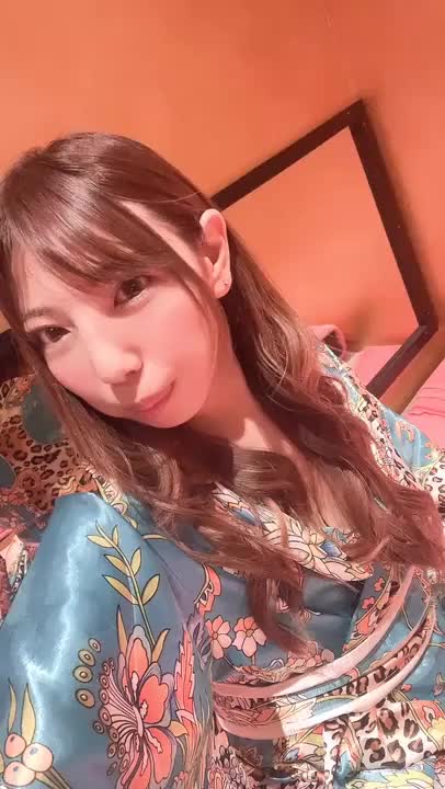 こんにちは❣️



つぐみです╰(*´︶`*)╯




今日は派手目の和装着てます🤭💕




豹柄とか初めて着るけど怖く見えてないかな？🥹




ツンツンしてそうってたまに言われるから心配>_<




見た目と中身が違うって言われる事多いので実際に逢って確かめてほしいー🥰



今日もラストまで出勤してます☘️