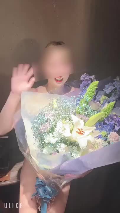 ハッピーホワイトデー♡おしゃべりしてるよ♡プレゼントといいねで応援よろしくお願いします！