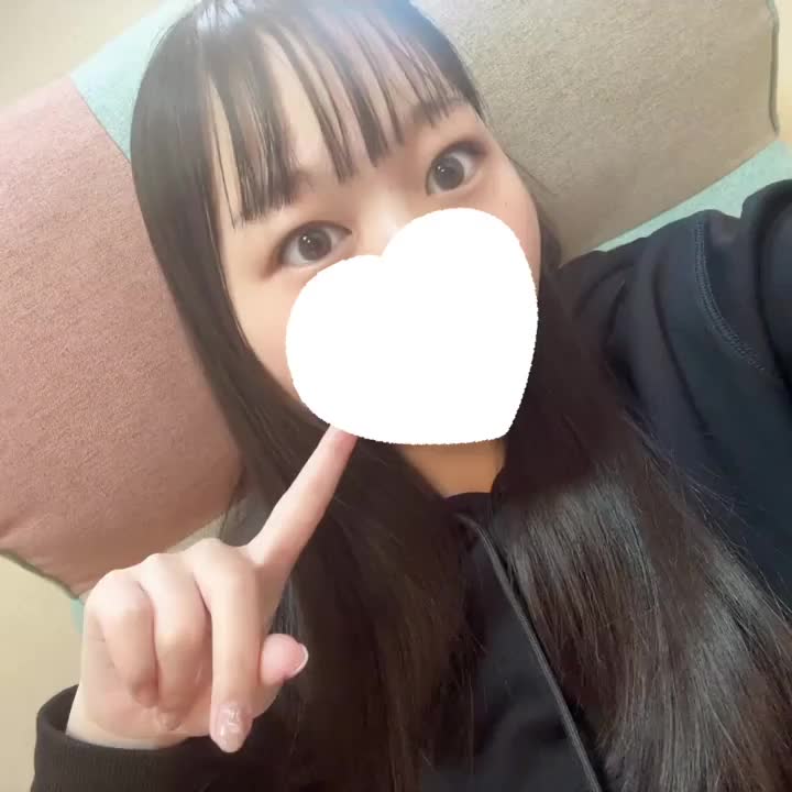 今年度初めての出勤だ！






今からメイクするよんって顔です笑







おとぎ