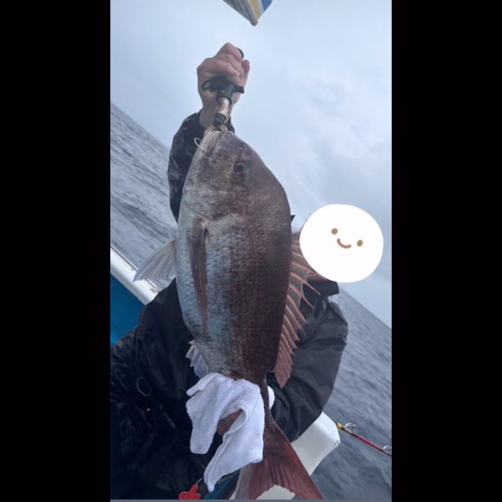 今日は雨の中千葉まで釣りに行ってましたー！

4キロの真鯛も釣れてハッピー💕

金曜日出勤できるかもって伝えたんですけど、女の子多かったから明日もお休みさせて頂くことにしました。


幸せの余韻に浸ります🤭
サメも3回も釣れた😂


土曜日14時〜ラストまで！