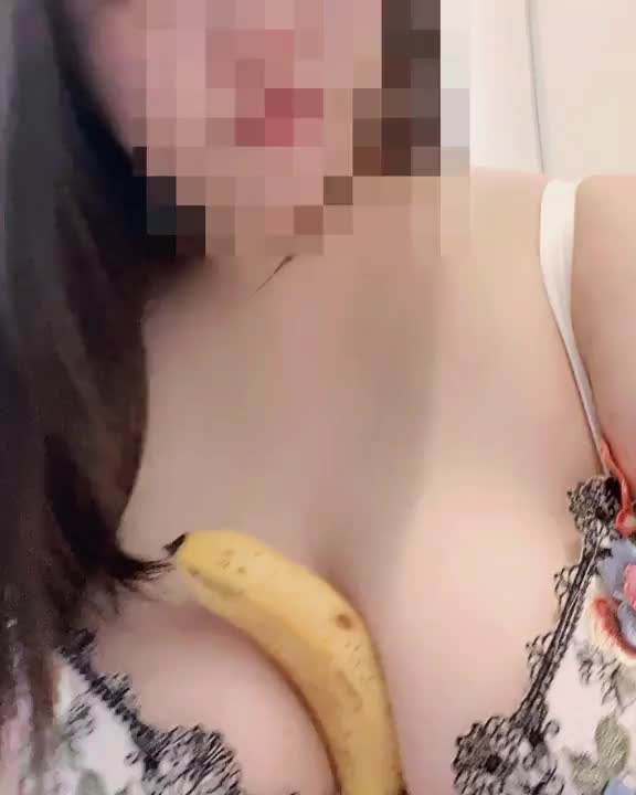 このおっぱいで何を挟みたい？🥰たくさんの応援待ってます♡