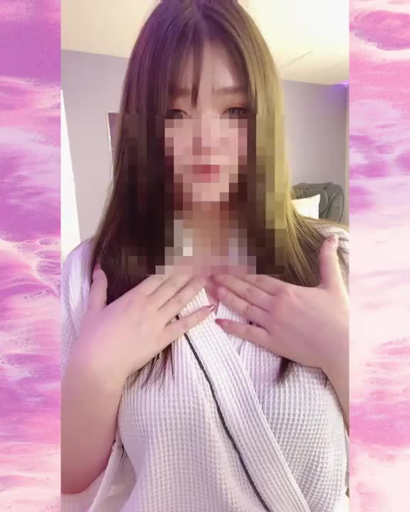 たくさんのギフトで応援してください🎁💓‪
はみ出そうなくらいにおっぱいが育っちゃった︎🫶🏻

今日のおかずにしちゃう？🥰


この時のカメラマンさんはスマホの向こうでヤッちゃってるので手ブレ許してくだちゃい🙏🏻💦