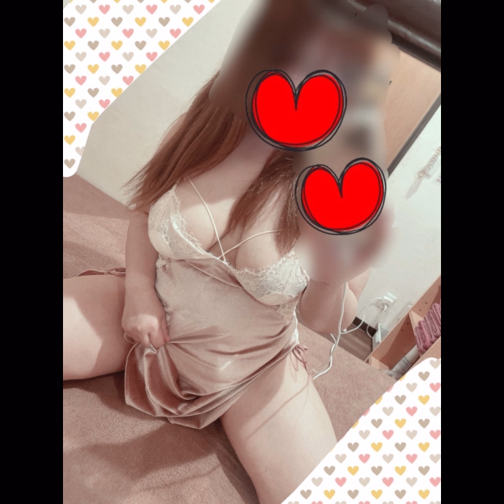 おはよー！
衣装変えました！
珍しくピンク😂
　

ムッチムチのパンパン晒してごめんなさい😔笑
　
ご予約くれた仲良しさま方ありがとう❤️

　
空き枠12時15分からあります❣️
よかったら会いに来てくださいっ✨
　

一緒にえちえちしようじゃないですか(´∀｀*)

　
今日お仕事終わったら美容室行くんですが、思いの外、ロングのがいいとたくさんの人から意見もらったので3センチぐらいで切るの止める予定です😂
　

予定ですから😂
　
予約だけして何も決めてないって言うのよくありまして…
髪色もなーんにも😂

ではまた！
