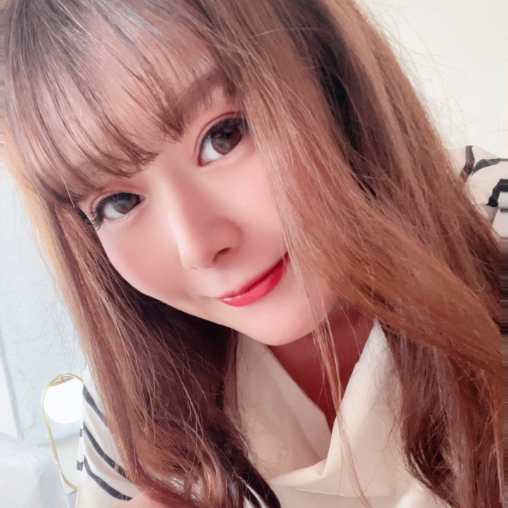 こんばんは🍀🫧

今日で4月が終わりますね。
4月は沖縄撮影もあり
バタバタした１ヶ月でしたが
皆様からの応援のお陰で
乗り越える事ができました！

本当に今月もありがとうございました💕

来月もひなのらしく
お兄様の癒しとなれるよう
尽力いたしますので
よろしくお願いいします🙇‍♀️

それでは\★/

明日もよろしくお願いします🙌💕


Opera♡ひなの