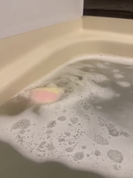 仲良し様からいただいたbathbomb💓
いい匂いでリラックスできて幸せです♪
ありがとうございます🐰💓
