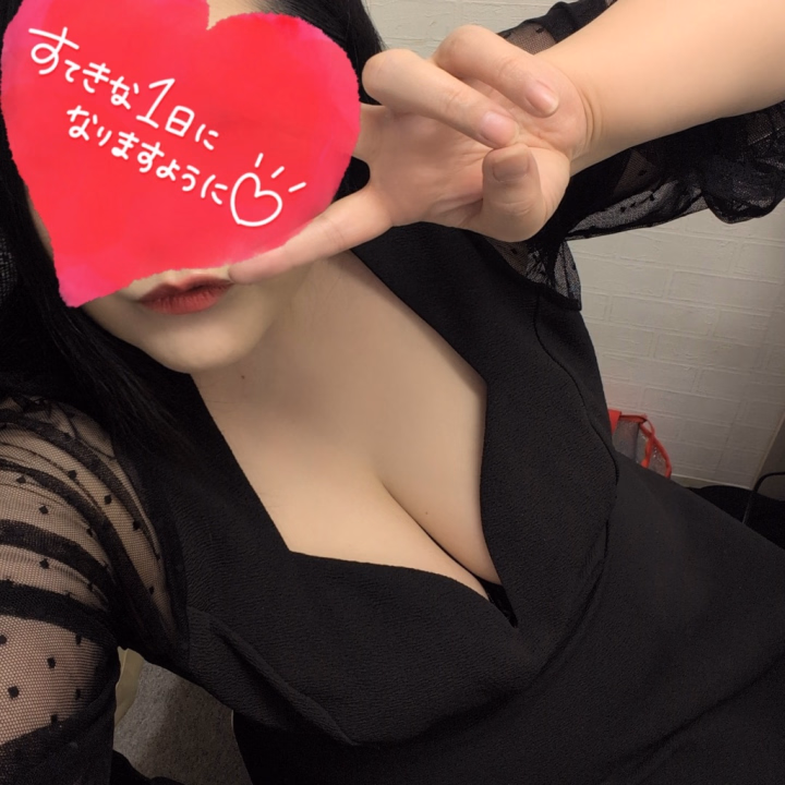 金曜日もぽんぽんってご予約埋めてもらえて本当に幸せだった(〃ω〃)🩷

仲良し様dayだったね(*´艸`)✨
皆かわゆすぎてほんとにどうにかなっちゃいそうだ(〃ω〃)笑

沢山イチャイチャしてくれて、嬉しい🩷

選んでくれてほんとにほんとにありがとぉだよ😭

明日も18:00-6:00でお店におります🩷
お誘い＆お問い合わせお待ちしております〜(っ'ヮ'c)🩷

今月のOLオプション、ほんと楽しかったな〜(〃ω〃)
あと三日しかないから、当店ご利用の方は是非使ってみてね🩷