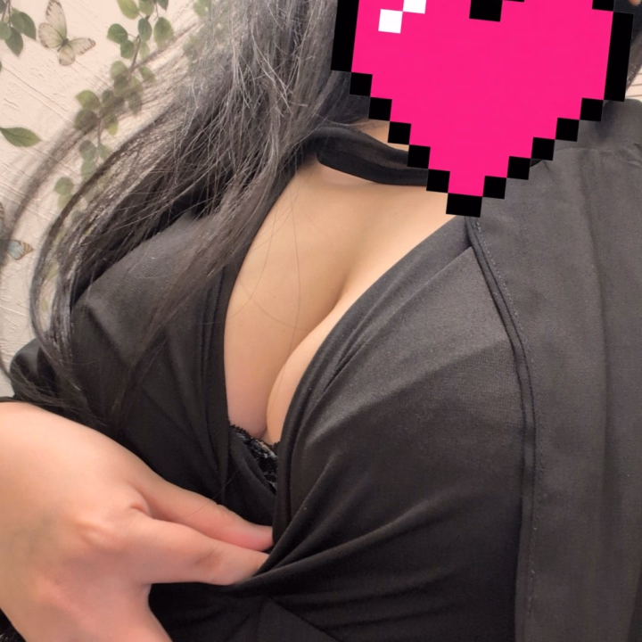 おはようございます🩷

昨日も朝方まで構ってくださってありがとうございました🩷

もーほんと！！！
幸せです！！！！(〃ω〃)🩷

少しでもこの嬉しい気持ちをお返し出来ていればいいなぁ( ˇωˇ )✨

今日も12:00-19:00でお店です🩷

開始とラスト枠空いてます|ω･)✨笑
お誘い＆お問い合わせお待ちしておりますっ(っ'ヮ'c)🩷

今日もいい天気だといいなぁ🌞😊🌞