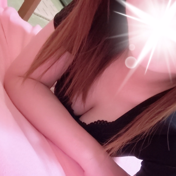 ドコミテル！！！！




こんにちわー꒰( ˙ᵕ‎˙ )꒱




出勤しました〜❤️






今日はどこのどちら様と
ぬる〇る出来るのか
楽しみで仕方がありません(　´∀｀)







昨日の寒さはどこへな感じで
また温かさが戻ってきて
寒がりすな私はとても幸！！！😆






今日明日と予定合う方
お待ちしております🙇‍♀️❤️