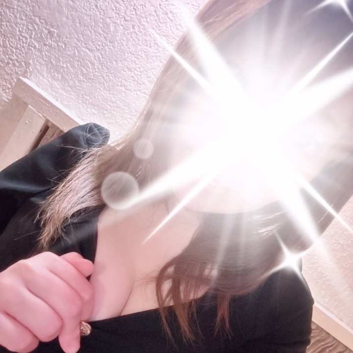 こんにちわ〜(*´∀`*)ﾉ


今週も出勤して参りました(ｼ´ω`)ｼ






さて、今週はまるで予約がありません辛






泣くか、そろそろ泣くか、🥺








大変お日柄もよく
出勤しながら日光浴してきたので
元気なのだけど


今朝から謎の首痛に襲われてて
なんだか痛いんだよなぁ〜





マイペースに頑張ろうと思いますぅうう😊





それでは救世主様方の
お誘い待ってますよー😊( ˘ω˘ 🫶)