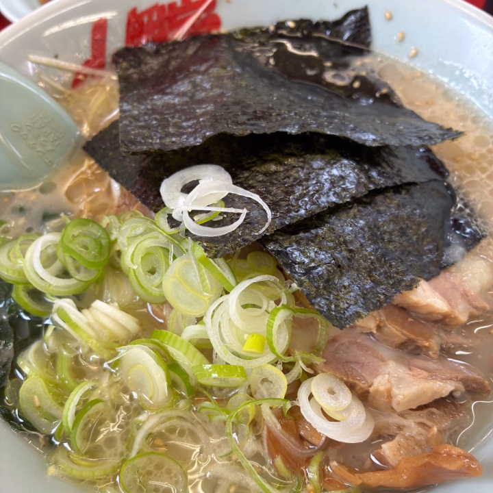 こんばんわーん🐶



明日、明後日は出勤でーす😊





こないだ
私が初めてぐらいにラーメン1ヶ月ぐらい食べてないって言ったら

俺はもっと食べてないって言われた🤣(笑)



私、ラーメンのペース早すぎ？🤣





みんなどのぐらいのペースでラーメン食べる？(笑)






ラーメンは昼派だけど
なかなか行く時間もなく
絶賛ダイエットで
ラーメン食べてないんだけど
ラーメン写真ってなんでこんなに
美味しそうなんだろうね(*´﹃`*)








明日もぬるぬる頑張ぬるる🐥⸒❤️