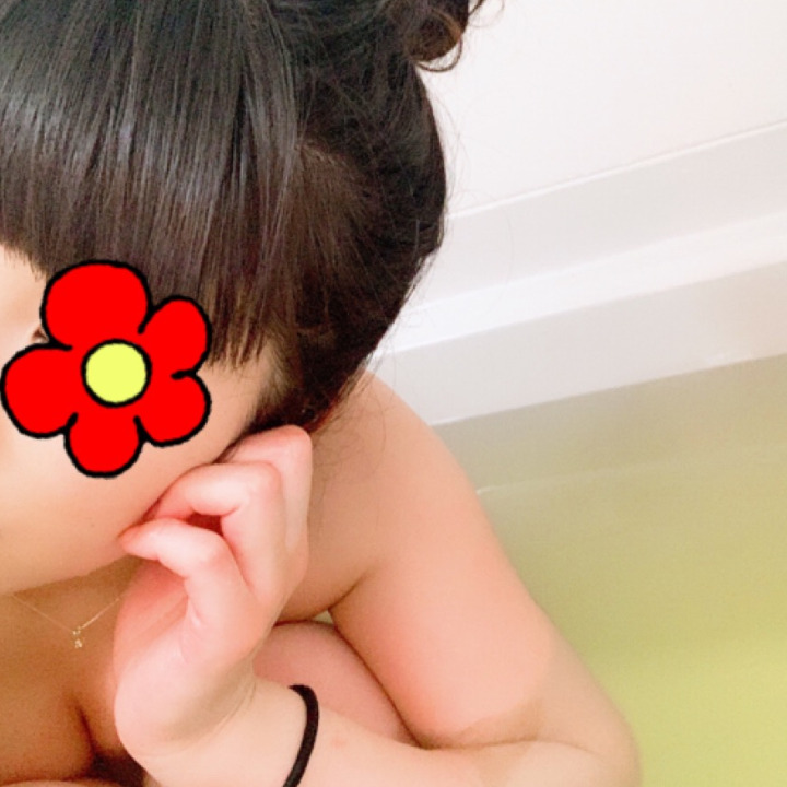 ひさびさの投稿になってしまいました😭
eroina HPの写メ日記にて…
ななせから大切なお知らせを更新しました◡̈*.。
ここに書こうと思ったのですが文字数オーバー🤦‍♀️
なので日記を読んでください𓈒𓂂𓏸

こちらではイイネ👍🏼5回押してね💖
押してくれたら喜ぶ〜！元気なる〜！