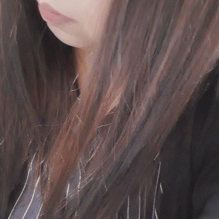 久しぶりにストレートにしてみたよ！
本当かは、切りたいのだが…切るまでの勇気が無いのです(*´∇｀)