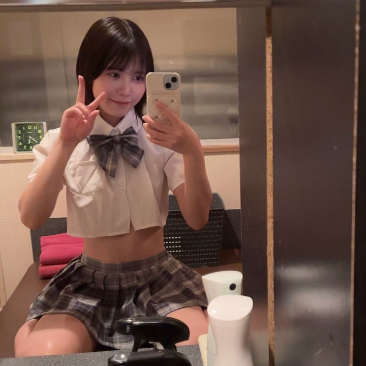 久しぶりにヒメチャンネルのフォロワーさんだけ見れるえっちい写真載せた〜🫣

まだまだ写真あるのでまた載せるね🤫💖

今日は頑張った日でした！
そしてお金も吹っ飛んだ日だった！もう！😭💸

明日は久しぶりの美容室！
どうなるかな〜、、どこまで切るか切らないか全然決めてないや🤨
みんな絶対ショート派でしょ😏

大きい地震もあったみたいで大丈夫だったかな？😥
りおんは地震に気づきませんでした…

今日は早めに寝ます！疲れた！🥱
みんなもゆっくり休むんだよ〜*ˊᵕˋ*

りおん