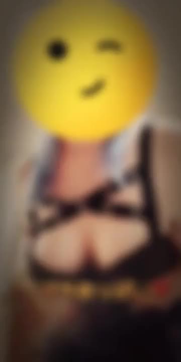 見えそう？見えてる？目細めて見てんなよ変態❣️見たんだったら応援してよね💋💕