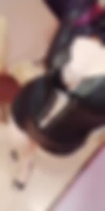黒の編み上げボンテージから透ける白肌、好きでしょ？