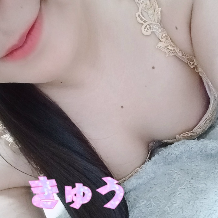 連休3日目~☆
家に帰ってきたら猫ズが
すんごい可愛いおかえりなさいを
してくれたから
テンション爆上がりで
カメラ起動したんだけど
猫ズは猫ズでテンション爆上がりで
家中暴れて走り回ったので
写真はなにも撮れなかったww
明日で連休終わりなんて…
時の流れは早い…
(4日間で使う言葉ではない)
あとさ、もう花粉がやばいかも!
っていう仲間いない( ; ; )?
