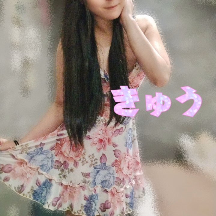 今日も元気に出勤っ🤘💓

ラストまでいるので
お誘いお待ちしてまーすっ💝

今日はね、
お猫ちゃま🐱のお誕生日っ❣️

2歳になりましたっ！！！！！

12月の寒空の下
ガッタガタ震えて動く気配がなかった
お猫ちゃま🐱が
こんなにすくすく育ってくれて
私は嬉しいよぉ｡ﾟ(ﾟ´ω`ﾟ)ﾟ｡

「今日で2歳だよ～❣️」
って伝えても

「にゃぁぁぁぁぁぁぁぁぁぁん！！」
(イメージはライオンのガオー)

だけのお返事ww

まぁ、そんなもんよね🤘💓