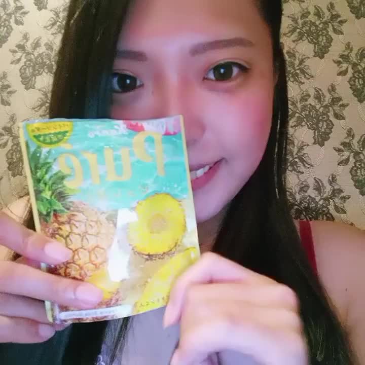 大好きなパナイップル味♡グミ食べるとおっぱい大きくなるんだってー！大きくしたいなぁ…(笑)