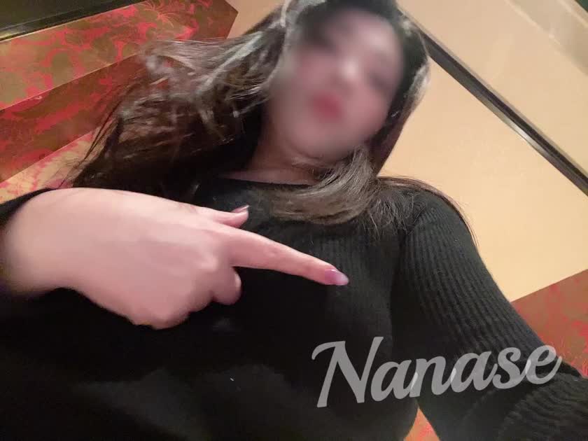 服の上からでもツンってしてるの分かるかな…？♥️