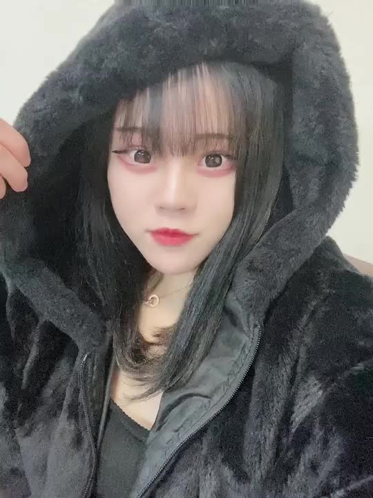お兄さんと一緒に遊びたいなぁ🥺💗(ウインク下手なのは触れないで笑)