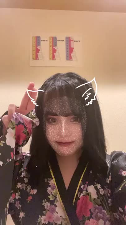 今日も出勤ー！お時間のあるお兄さんお待ちしてます🥺💗現役学生って響き良くないっ？？