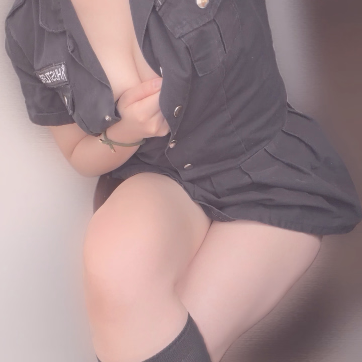 おはようございます☀️
こんにちは😊
No.23 やまざきです❕

朝からラブコールありがとう💕
今日のやまざきは元気なのでお話たのしーモード突入です👉🏻💗︎

今日も本当にいい天気ですねー
あっつくて困ります😫
家出る時に短パンにしようか迷ったけど、この時期のこの気温で真夏の格好してたら流石にこの先耐えられないと思って普通に長ズボン履いて来ました☺️

そしてこの時期になるととっても水分が欲しくなって2Lペットボトルが半日にして余裕でなくなります💦
お店では1.5Lで我慢してます😖
誰か無糖の飲み物を恵んでください🥺
待ってます❕

さて、今日は火曜日ですが、オーラスでいます❣️皆さん遊びに来てください🎶
ラストまでお待ちしてます🌟