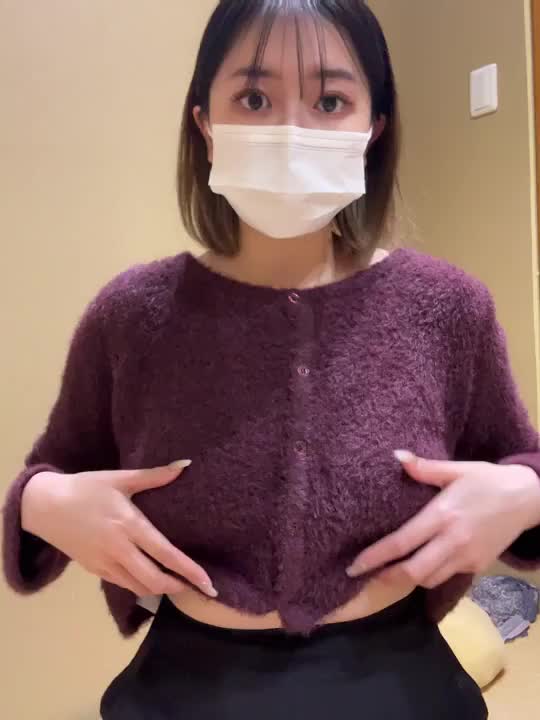 ノーブラで誘惑するゆいなです😘💗💗