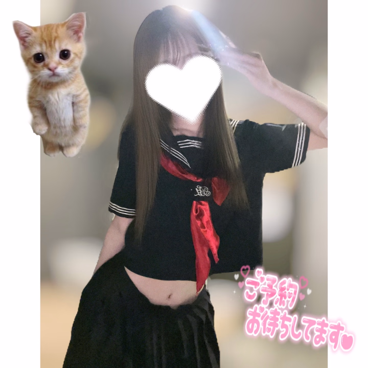 ちょっとゆるくて
腕上げるとおなか見えちゃう🙈💕

でも動いたときに肌がチラ見えするのって
えっちだと思わない？


💘ありす💘
