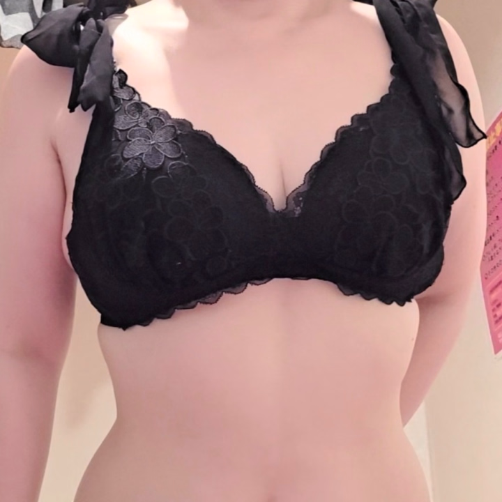 紐を解いて脱がせて下さい🩷