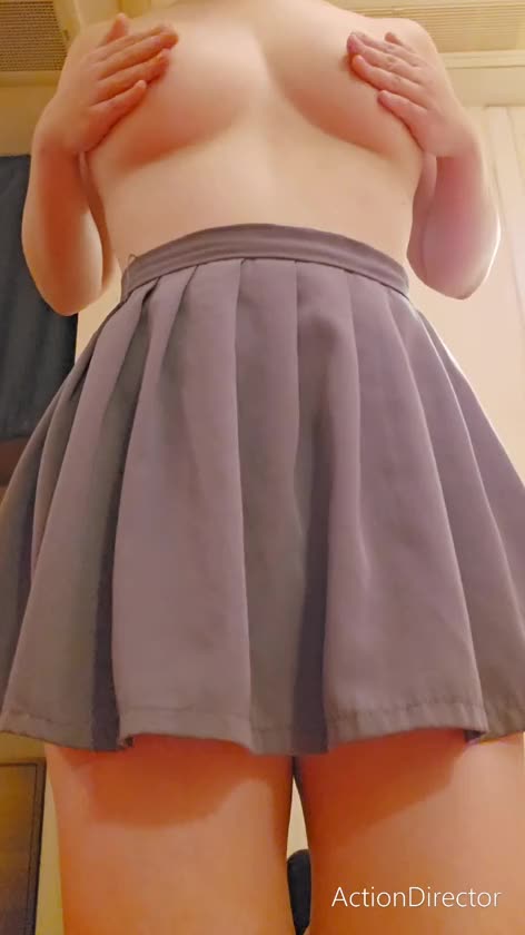 下乳を堪能して下さい💓‪
