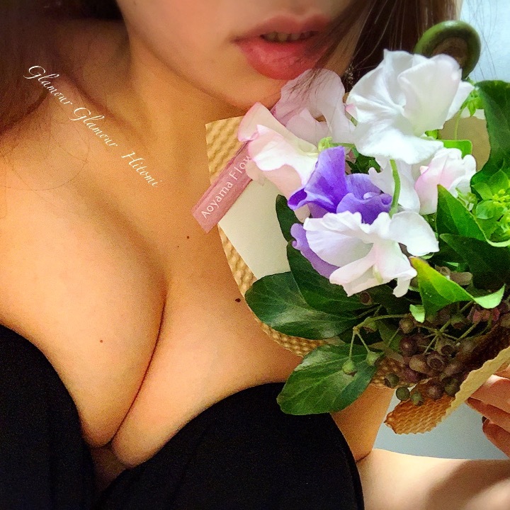 最近は欲が溢れて仕方ないけど
今はね、我慢しなくては〜

明るくなるようなビタミンカラーの
お花を飾って気分良く過ごしたい

生花って本当贅沢、大好き

それにしてもまだ二度目だけど
SNSへの投稿って本当苦手…

どうすれば可愛く投稿出来るのか 笑