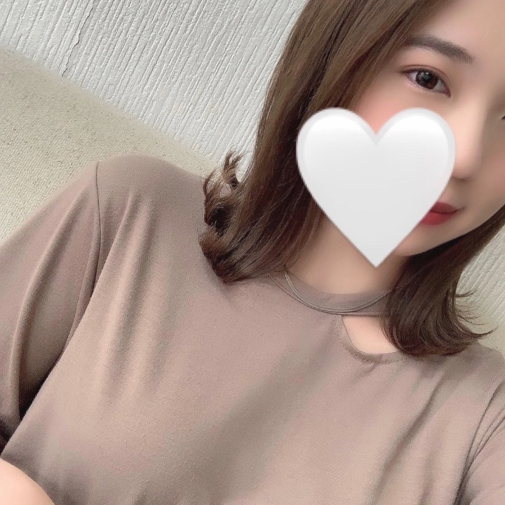 🍒🐇🍒🐇

こんにちは〜！今日出勤してます🌙

一気に涼しくなってきたけど
風邪引かないように今日も頑張りましょ〜っ☺️

お時間合うおにいさん
良かったら会いに来てくれると嬉しいです🐰☁️

お誘いお待ちしてますっ🥰