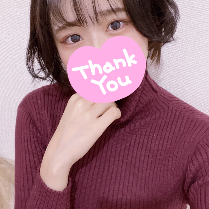 おはよーお兄さん！
今日も10時から0時までだよ^^

先月の出勤終わってから、
友達と家族と誕生日パーティーして
チキンとか寿司とかケーキとか
食べまくったよー(*^^*)
一年に一回くらい爆食しないとね！
やっぱり人間ダイエットばっかりじゃ
続かないから♪

お兄さんも無理せず体調気を付けてね！
寒くなってきて風邪引く人
多くなってるみたいだから(>_<)


♡れな♡
