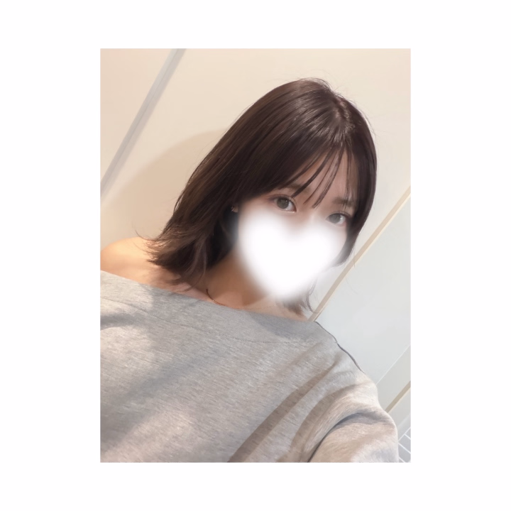 髪の毛暗くしたの！！
どうかな？似合ってる？🥺♡